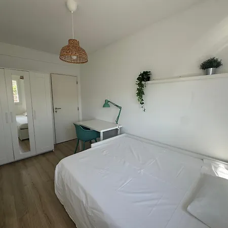 Carcavelos Beach & Nova Sbe Private Rooms In Shared Serviced Apartment 24-3