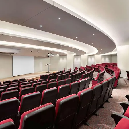 Ramada By Wyndham Lisbon-2