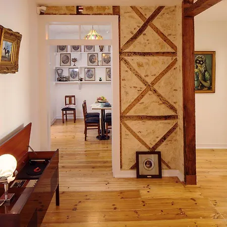 Lisbon Calling Rooms & Studio-2