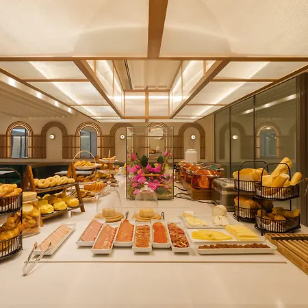Luster Hotel-2