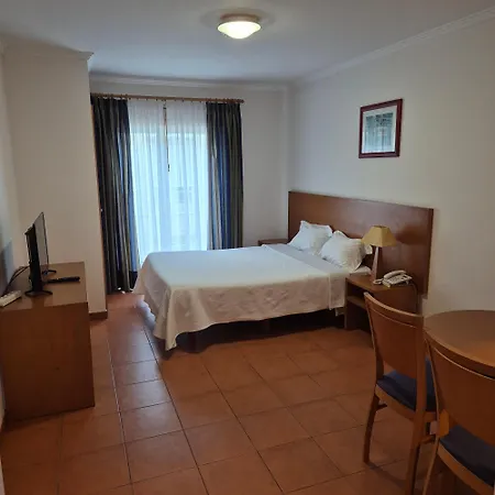 Apartamentos Turísticos Vila Praia-3