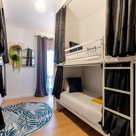 Avenue View Rooms-2