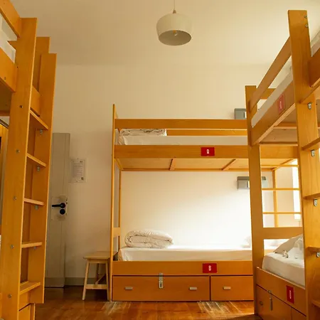 Inn Possible Lisbon Hostel-2