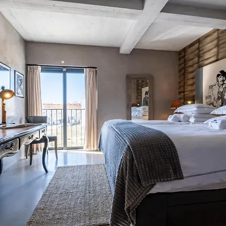 Surfers Lodge Peniche-2