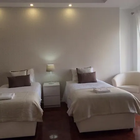 4U Lisbon IV Guesthouse Airport-3