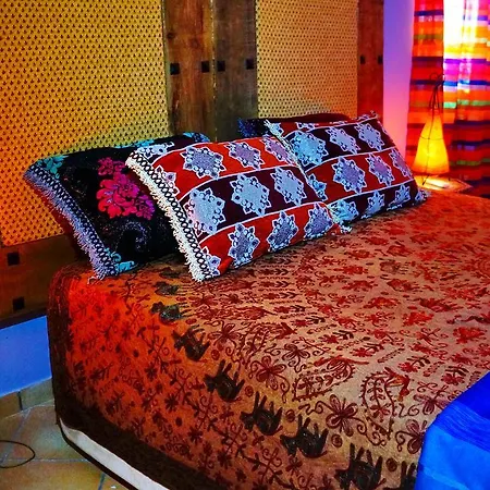 Inn Seventies Cheap And Chic-2