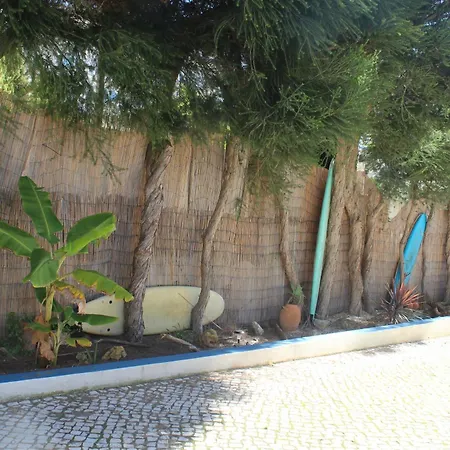 Ericeira Chill Hill Hostel & Private Rooms-2