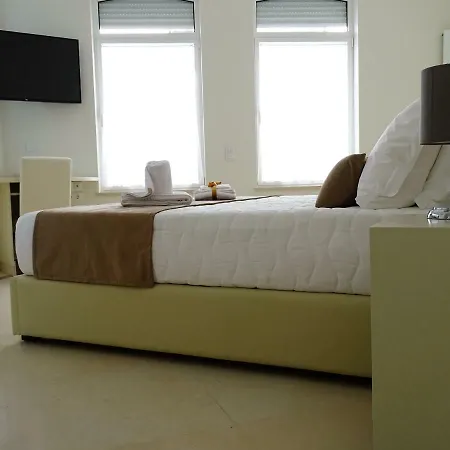 Bowen, Luxury Suites-2