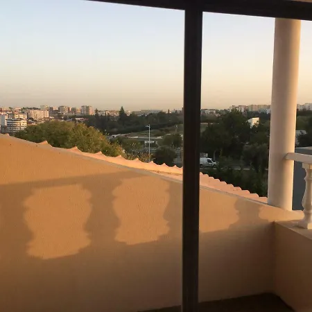 Sunny Suites Golf And Free Parking Guest House-3