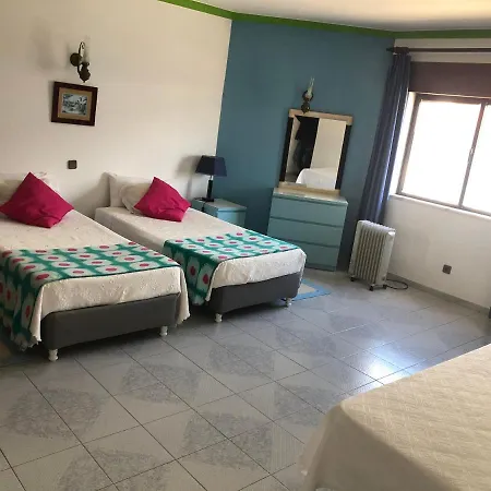 Apartamentos E Quartos Atalaia-3