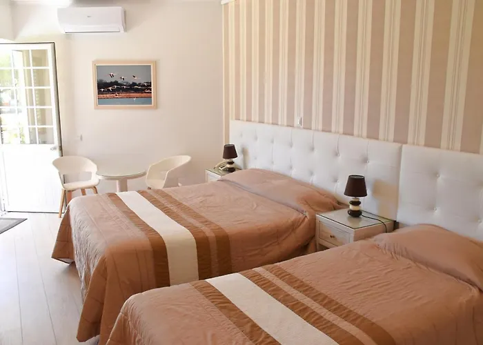 Vila Formosa Al-Estabelecimento De Hospedagem,Quartos-Rooms Monte Gordo