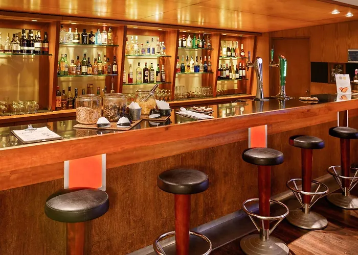 Vila Nova de Gaia hotels near Livraria Lello