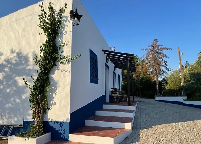 Montes De Charme Acomodação com café da manhã Benavila