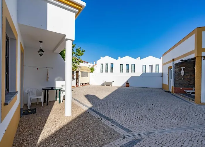Apartamentos Pátio Victória by Umbral Vila Nova de Milfontes
