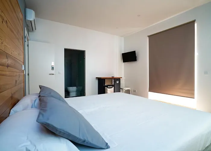 Alameda Guesthouse By Boutique Taipas Garagem Para Motos Portimao