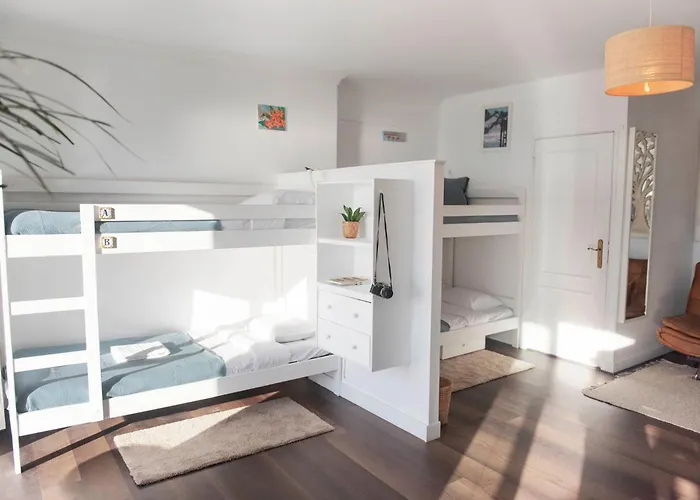 Laneez Ericeira Surf House Hostel