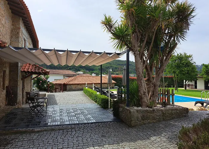 Hostal Casa Cachada Braga con Piscina