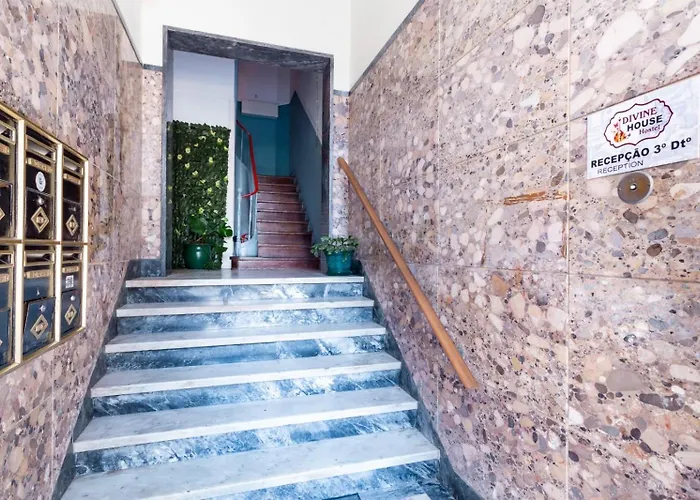 Divine House of Graça Lisboa