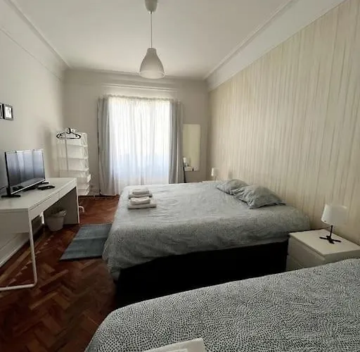 Habitacion Privada para 3 Grande con balcón Lisboa