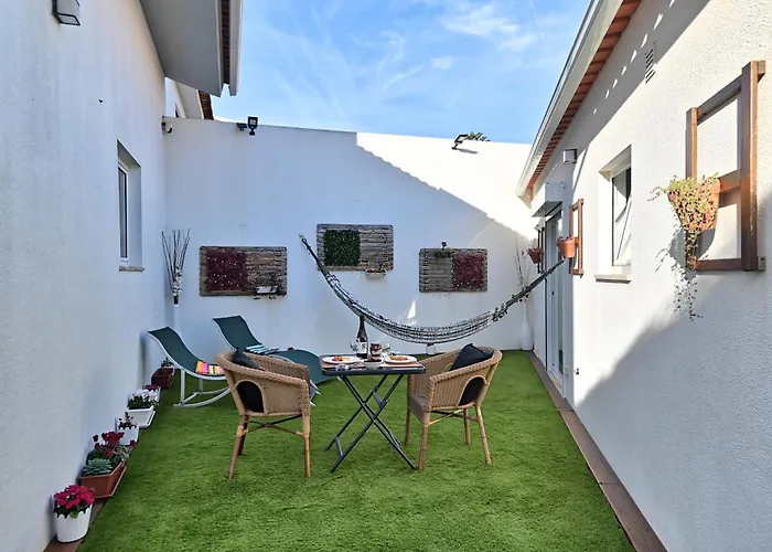 Hotels in Azenhas do Mar