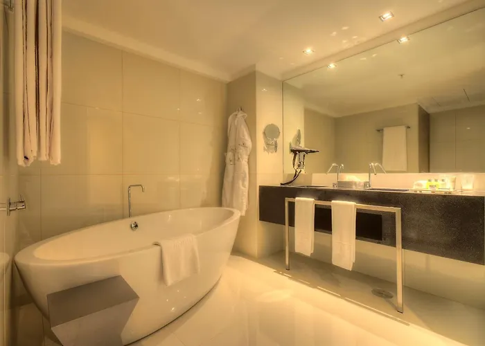 Boutique NH Collection Porto Batalha