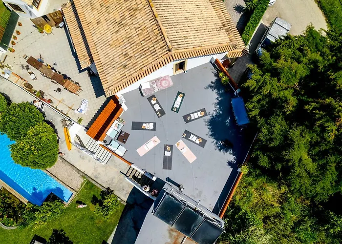The Far End Surf House - Surf & Yoga Holidays Lourinhã