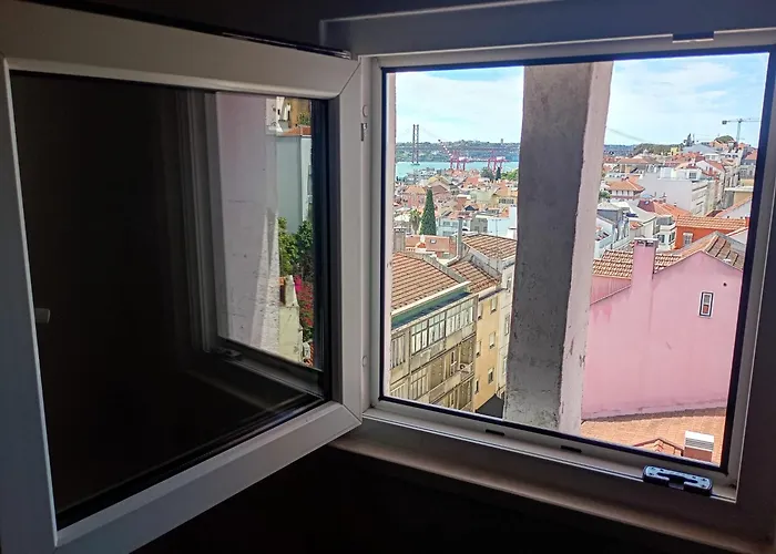 Olympo Shared Flat With Amazing River View Lisbon