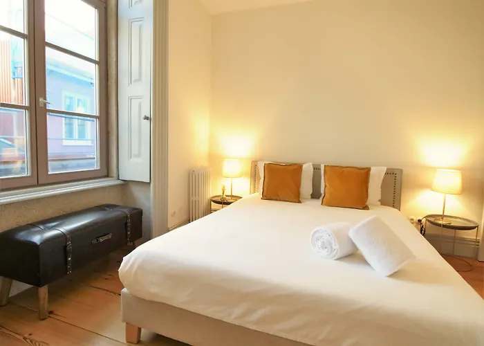 Hoteles cerca de Murallas fernandinas de Oporto