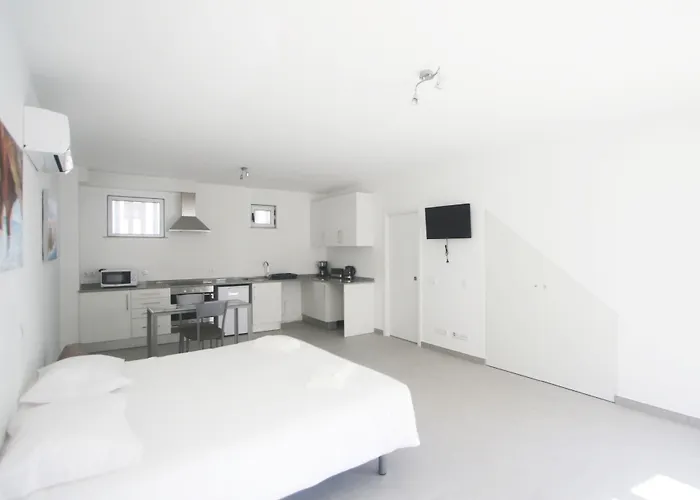 Guest House Lovely Swan Lagos