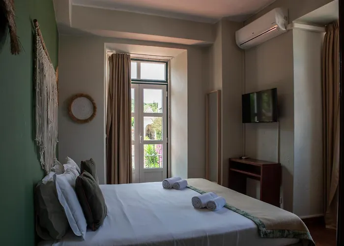 Hotels in Colares