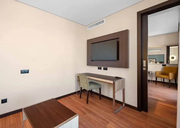 Axis Porto Business & Spa Hotel Pedroucos  Con una Pista de Golf