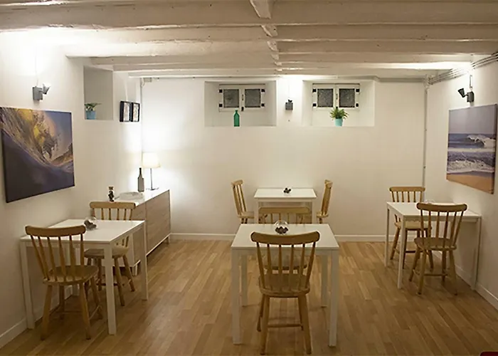 Watermark Surf House Espinho 