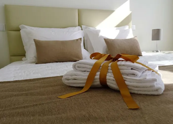 Bowen, Luxury Suites Lagos